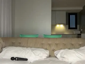 white_boo – webcam model profile photo Image 2