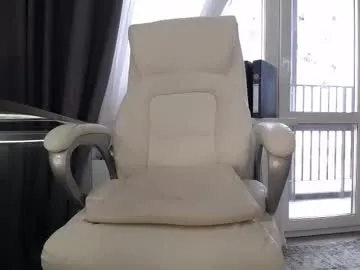 pinkypuppa – webcam model profile photo Image 3