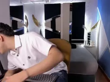 paronti – webcam model profile photo Image 15