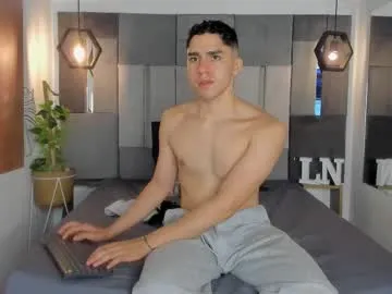 paronti – webcam model profile photo Image 18