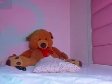 ZeyaaWhite – webcam model profile photo Image 7