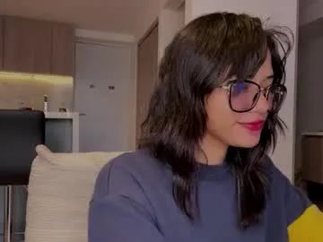 AdelinaLuuna – webcam model profile photo Image 4