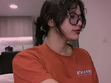 AdelinaLuuna – webcam model profile photo Image 6