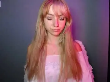 ErzabelLew – webcam model profile photo Image 17