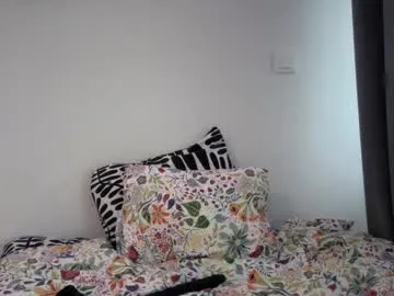 krisskissshow – webcam model profile photo Image 10