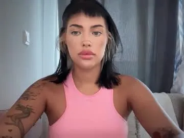 krisskissshow – webcam model profile photo Image 3