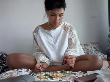 krisskissshow – webcam model profile photo Image 8