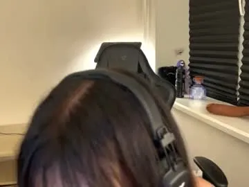 icevermilk – webcam model profile photo Image 18