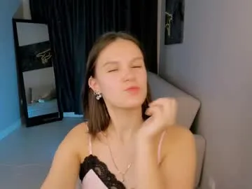 mi_mika_ Image 2