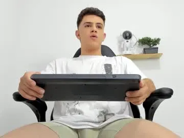 lary_holly – webcam model profile photo Image 10