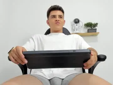 lary_holly – webcam model profile photo Image 12