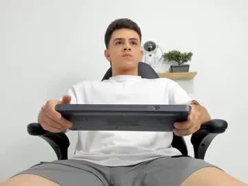 lary_holly – webcam model profile photo Image 4