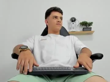 lary_holly – webcam model profile photo Image 6