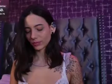 HazelLynn – webcam model profile photo Image 11