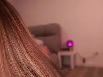 sexy_hot_friends_ – webcam model profile photo Image 12