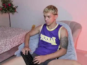 your_dolls – webcam model profile photo Image 3