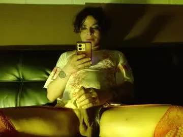 pinkypuppa – webcam model profile photo Image 2