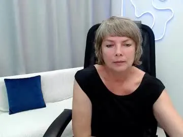 LunaWinks – webcam model profile photo Image 3