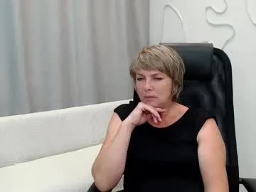 LunaWinks – webcam model profile photo Image 5