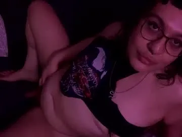 torinova – webcam model profile photo Image 15