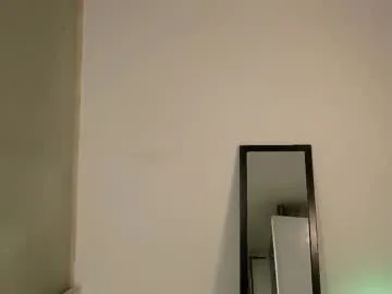 petites_perles – webcam model profile photo Image 15