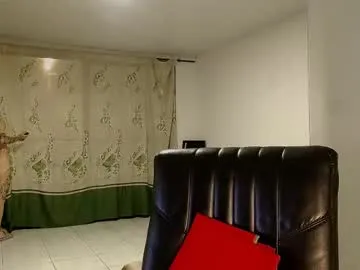 petites_perles – webcam model profile photo Image 4