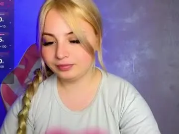 shy_blondiee Image 6