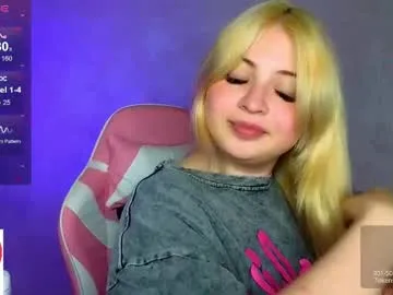 shy_blondiee Image 8