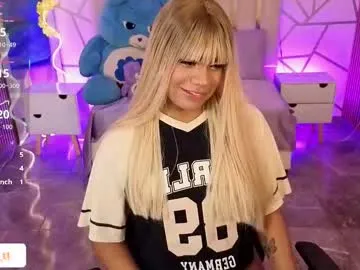 torinova – webcam model profile photo Image 12