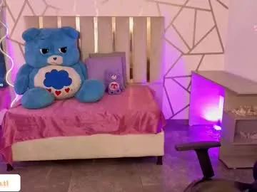 torinova – webcam model profile photo Image 6