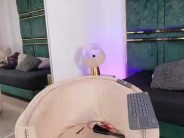 littlejennifer18 – webcam model profile photo Image 3