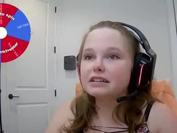 pinkypuppa – webcam model profile photo Image 2