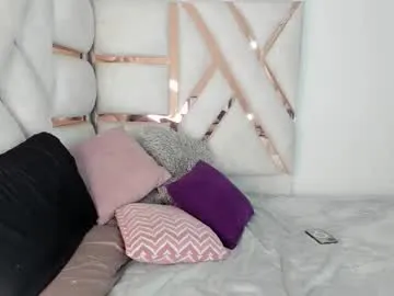 petites_perles – webcam model profile photo Image 16