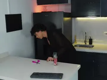 pizza_biceps – webcam model profile photo Image 17