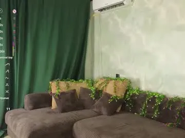 yummy_erika – webcam model profile photo Image 2