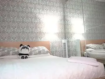 chloe_cherry21 – webcam model profile photo Image 9