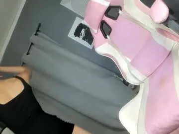 pinkypuppa – webcam model profile photo Image 5