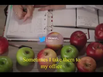 your_dolls – webcam model profile photo Image 3