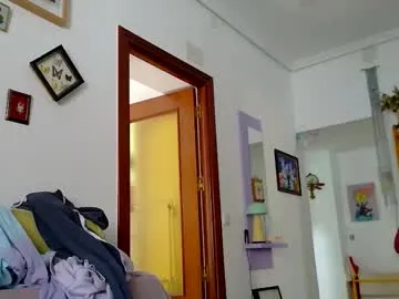 petites_perles – webcam model profile photo Image 15