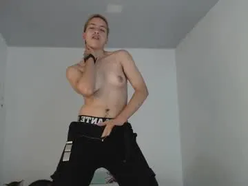 amirinsworld – webcam model profile photo Image 18