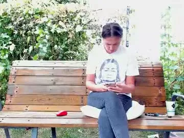 your_dolls – webcam model profile photo Image 11