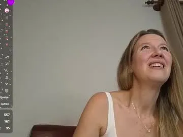 pinkypuppa – webcam model profile photo Image 2