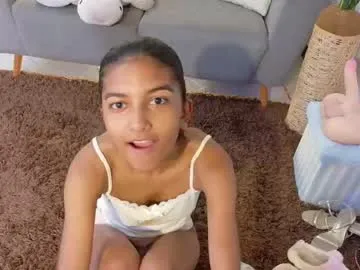 yuliethpetite Image 5