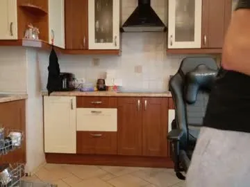 paronti – webcam model profile photo Image 4