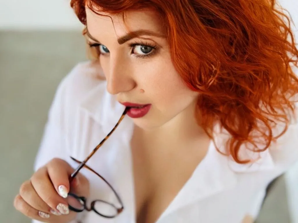 AlisaRedfox's Thumb Image