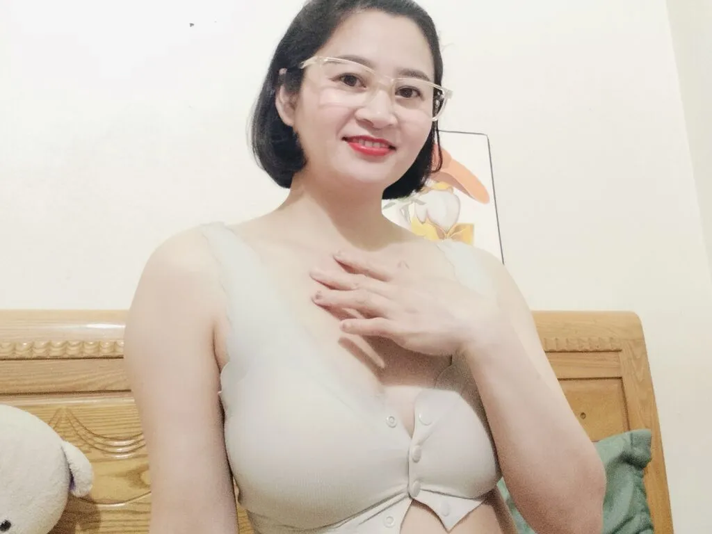 HueRina – webcam model profile photo